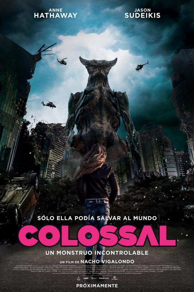 Colossal: Ella es un monstruo